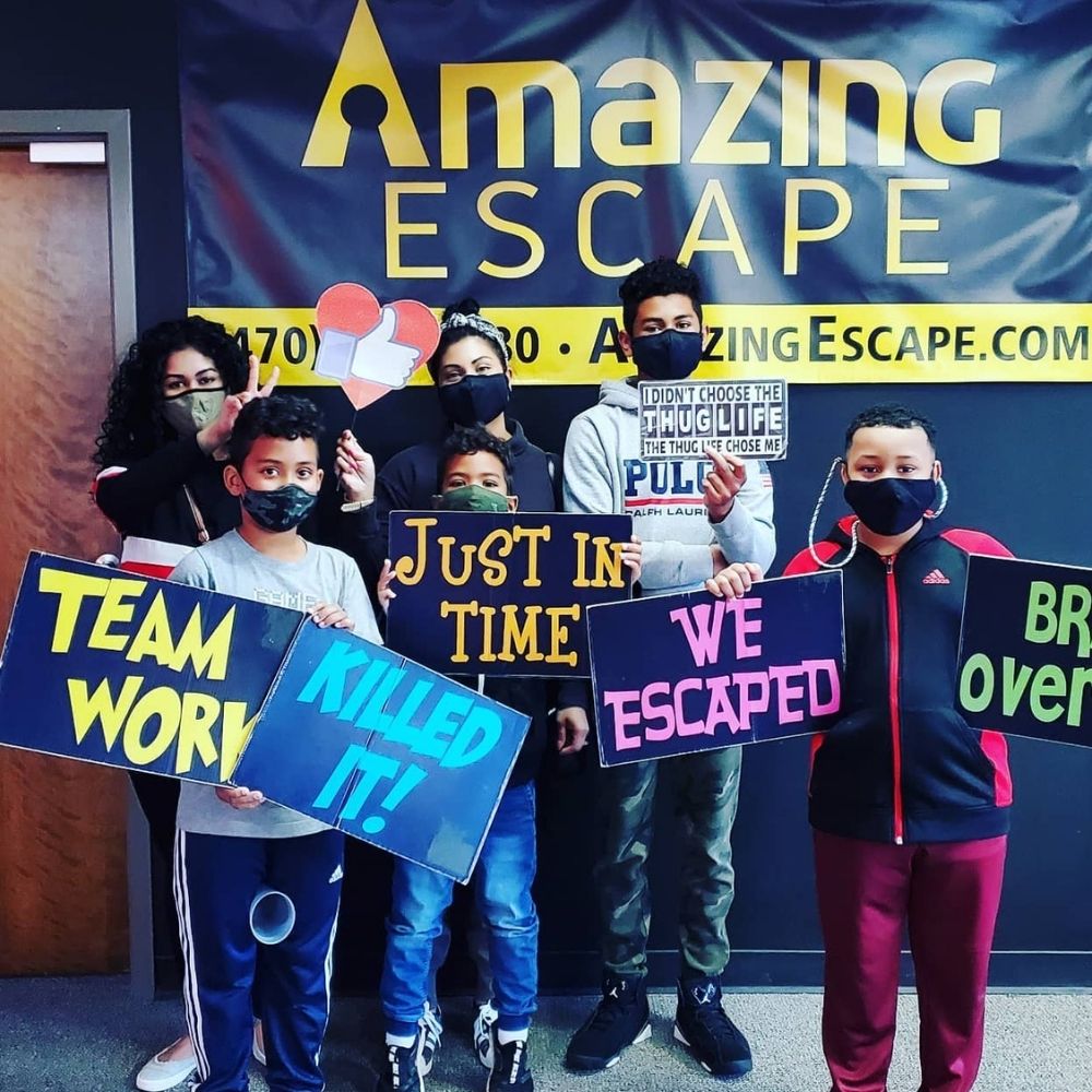 young group that managed to escape the room in 60 seconds at Amazing Escape